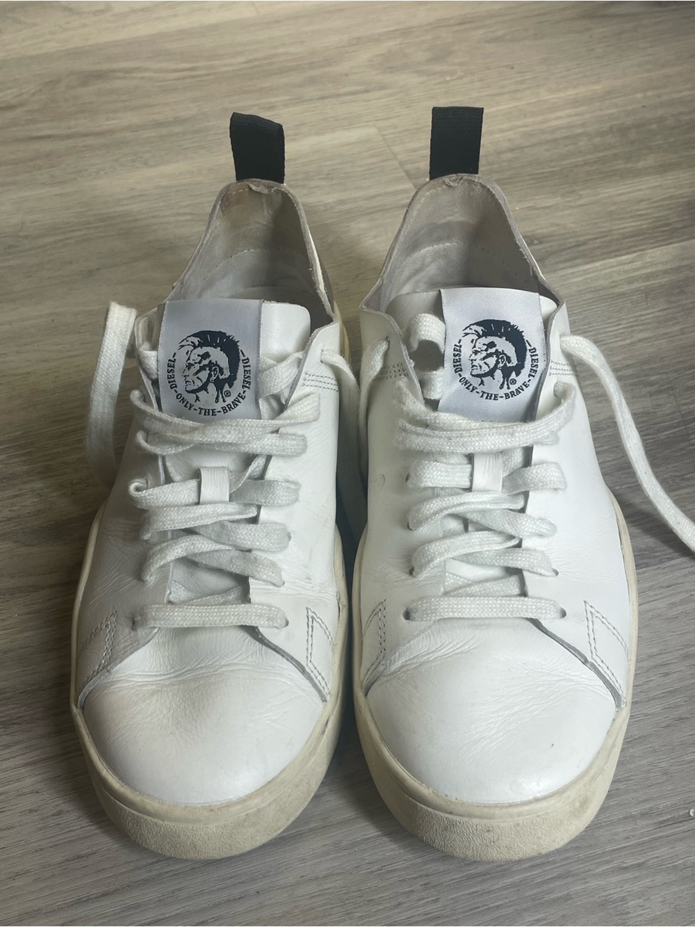 Diesel White Leather Low-Top Sneakers with Black Heel Tabs